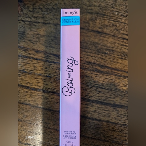 Benefit Bright on Concealer, Boi-ing. For colors see last picture. - Picture 4 of 5